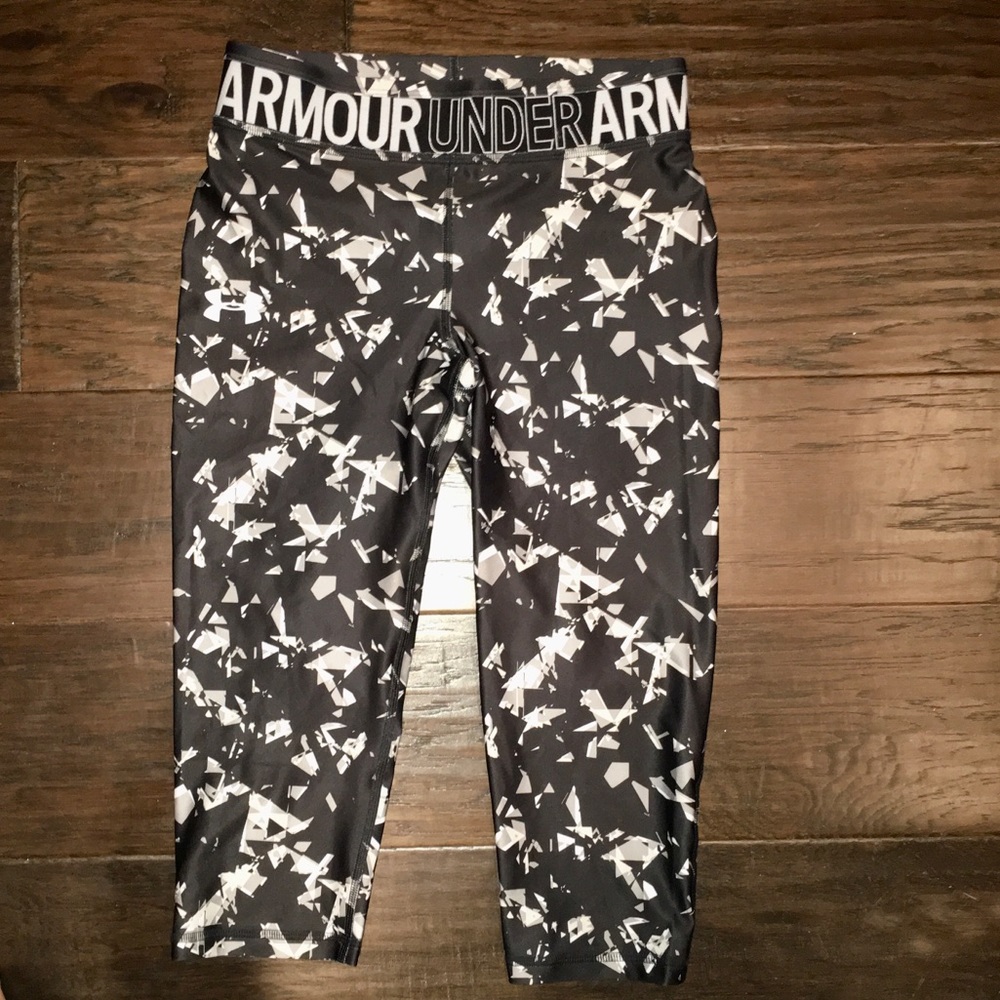 Girls YXL UnderArmour heatgear Capri